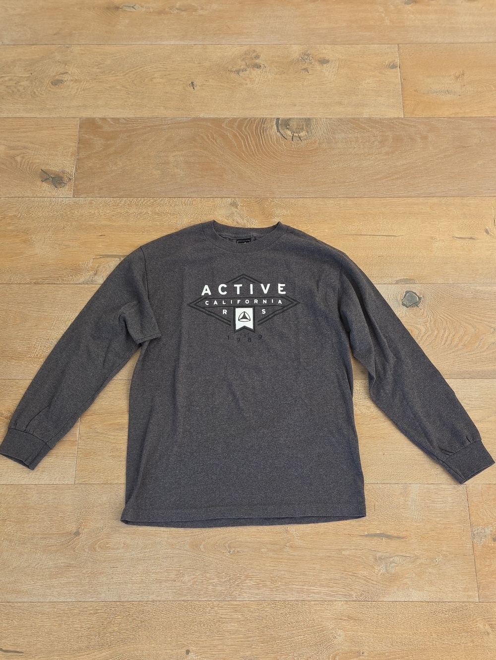 Active Brand Men's Medium Long Sleeve Charcoal Gray top. Size Medium